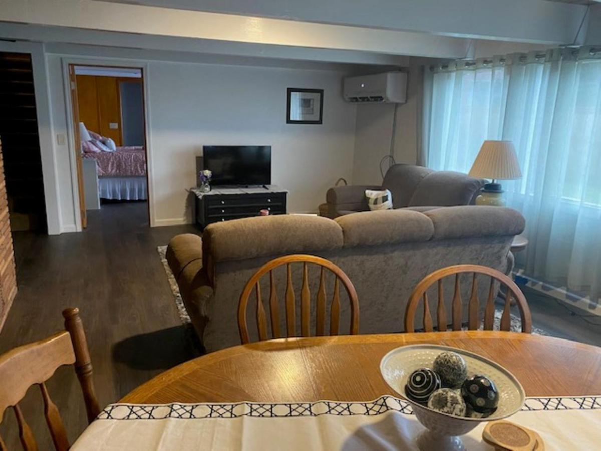 קורבליס Spacious Lower Level Living All For You! מראה חיצוני תמונה