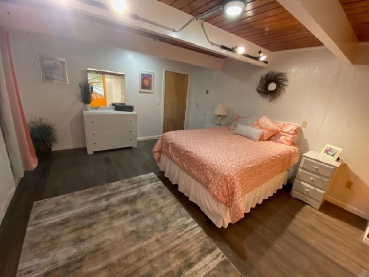 קורבליס Spacious Lower Level Living All For You! מראה חיצוני תמונה