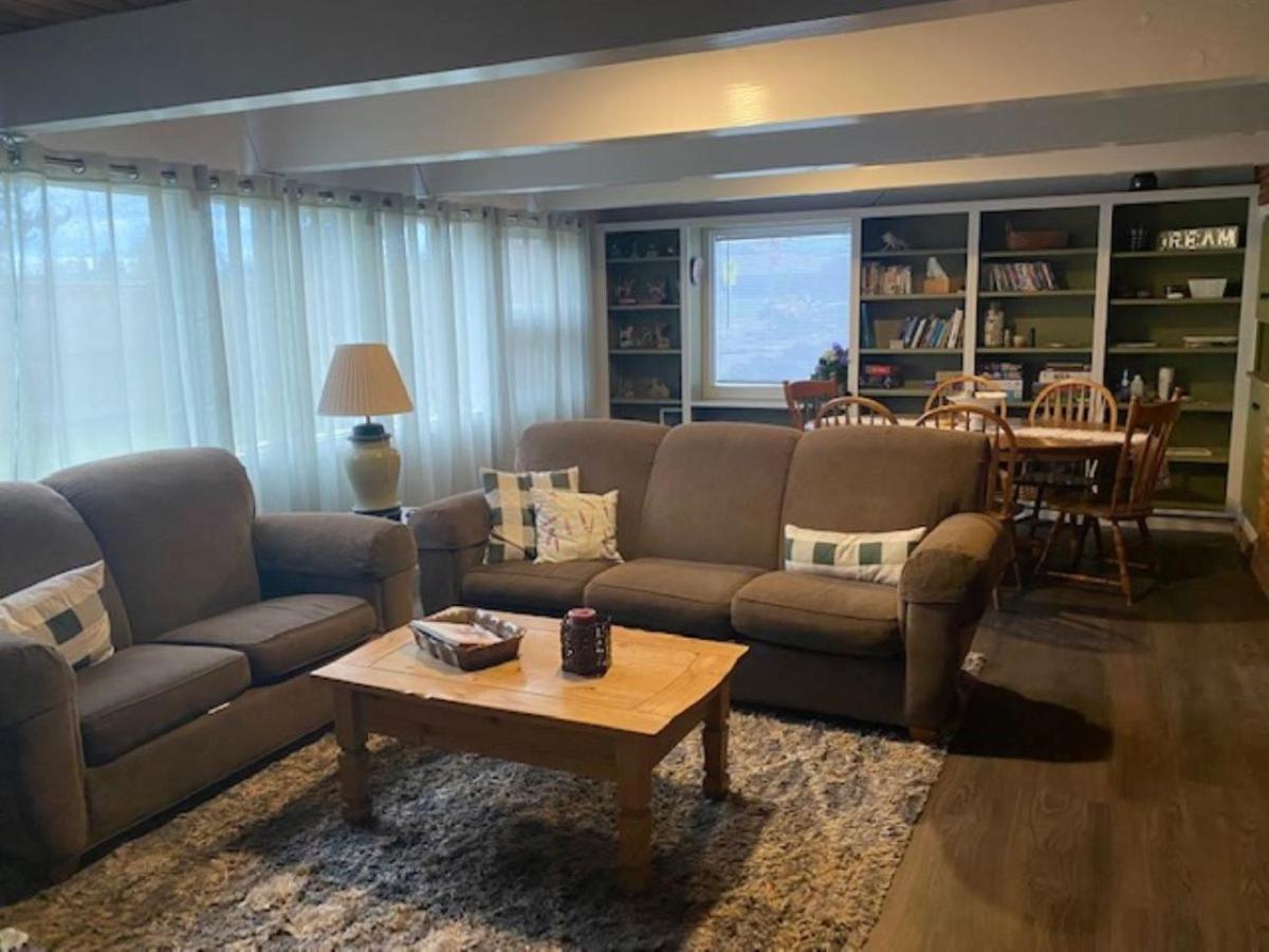 קורבליס Spacious Lower Level Living All For You! מראה חיצוני תמונה