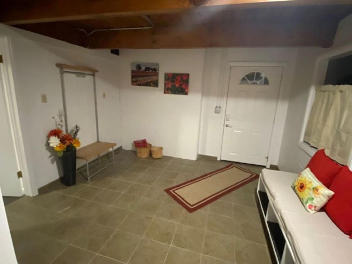 קורבליס Spacious Lower Level Living All For You! מראה חיצוני תמונה