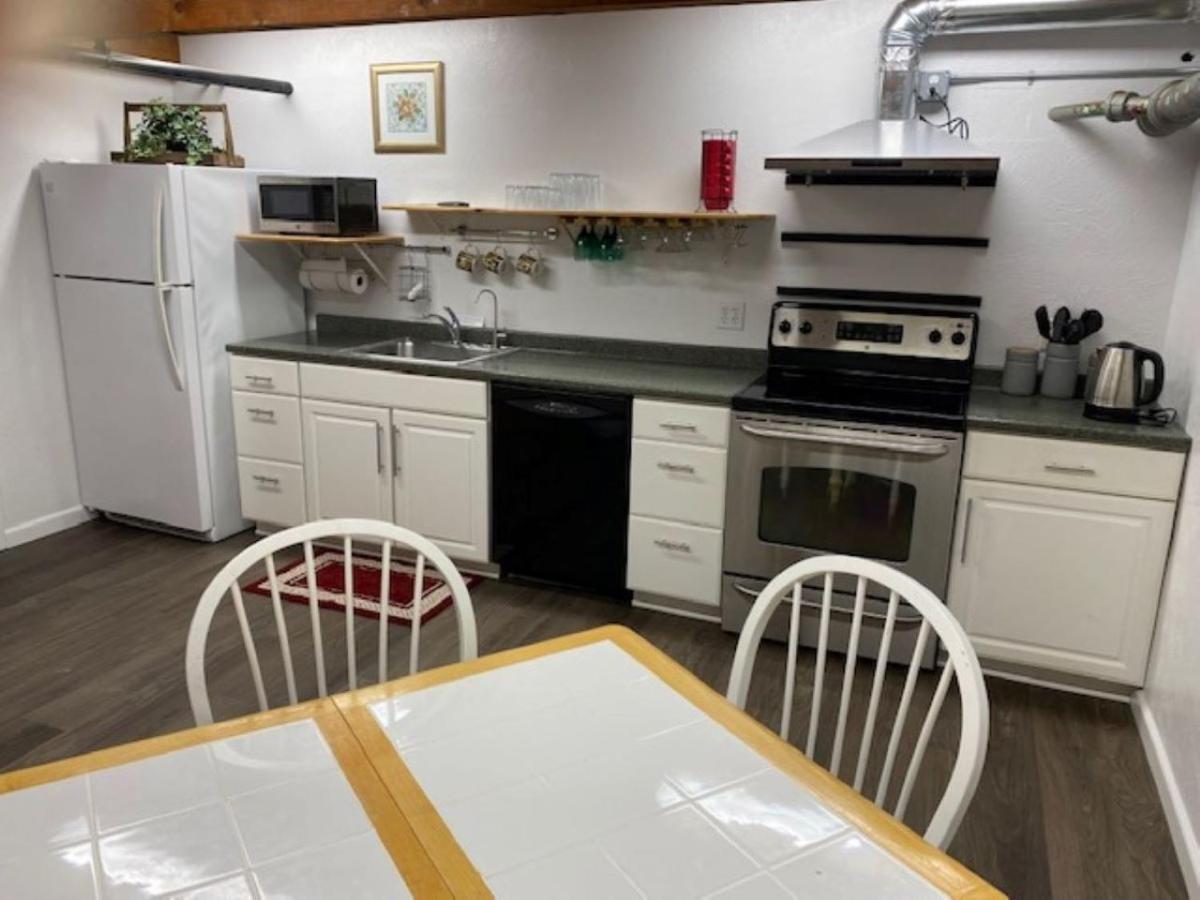קורבליס Spacious Lower Level Living All For You! מראה חיצוני תמונה