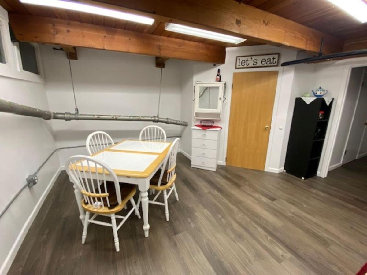 קורבליס Spacious Lower Level Living All For You! מראה חיצוני תמונה
