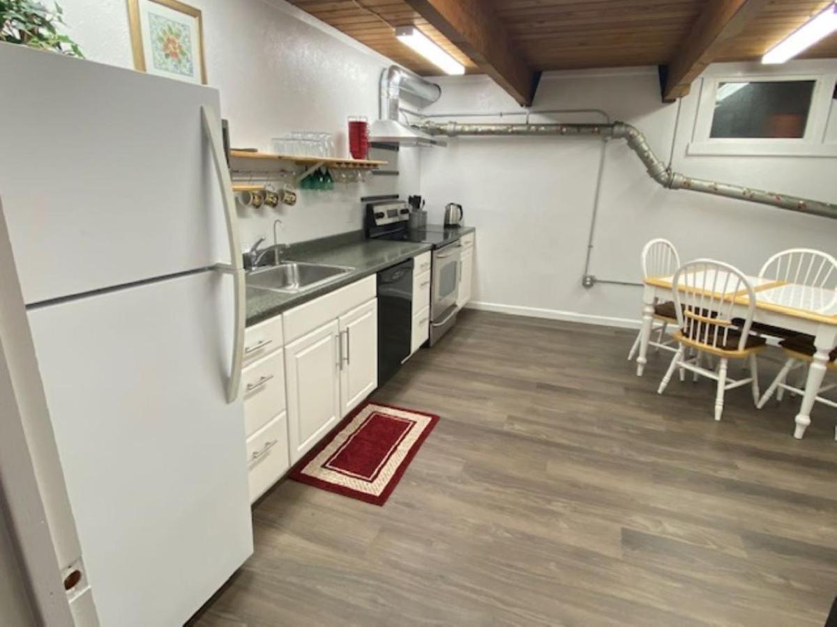 קורבליס Spacious Lower Level Living All For You! מראה חיצוני תמונה